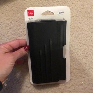 verizon Accessories - NEW Black smartphone clip pouch. Magnetic closure verizon Accessories - NEW Black smartphone clip pouch. Magnetic closure
